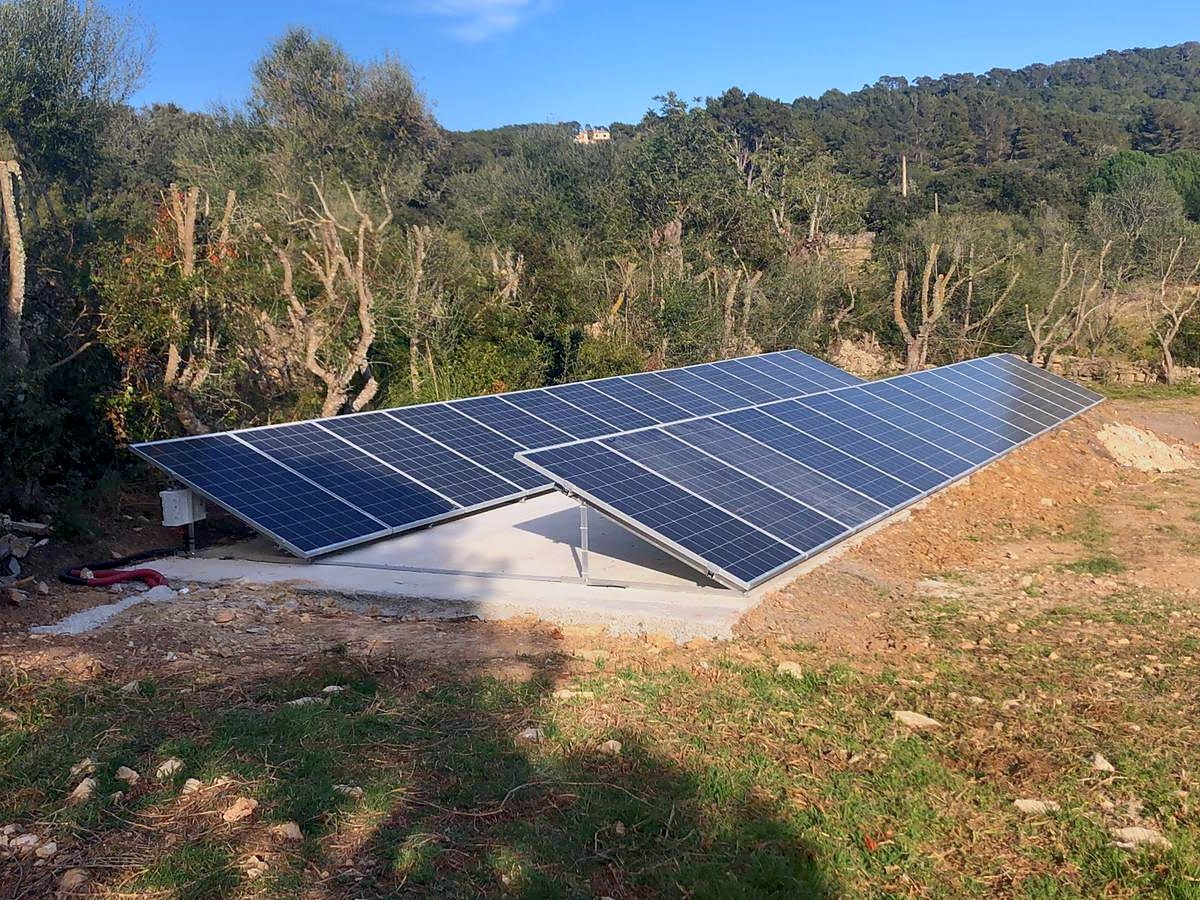 Ground-mounted self-consumption solar array in the countryside, one of our installations in Mallorca