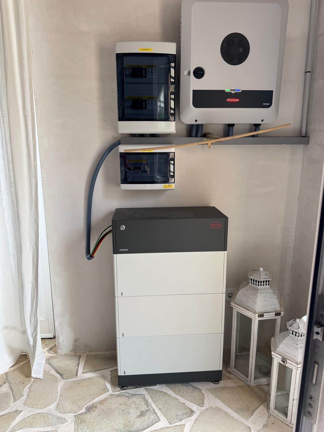 Fronius inverter and BYD battery installed by JSL in a Mallorca home