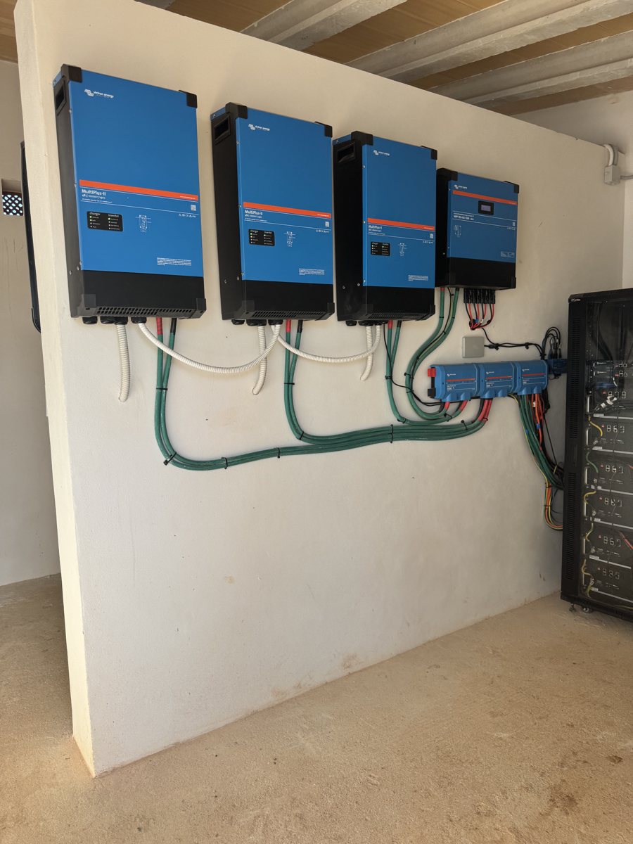Inversores cargadores Victron MultiPlus-II y bancos de baterías premium instalados por JSL en Mallorca